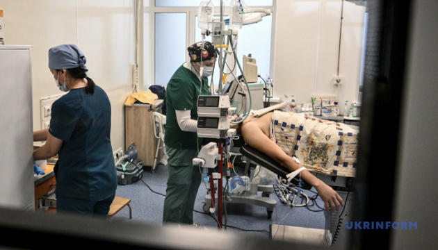 Без святкового настрою: як працює військовий госпіталь в умовах динамічного фронту