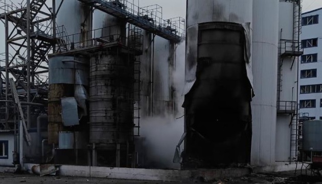 РФ атакувала дронами порти Одещини: пошкоджені резервуари для олії та судно із зерном