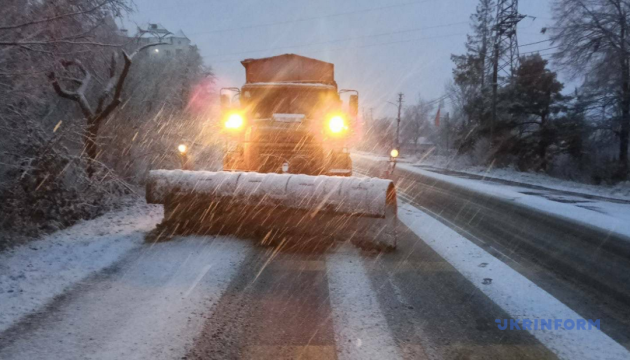 Зупинок руху під час снігопадів на дорогах державного значення не сталося - Кулеба