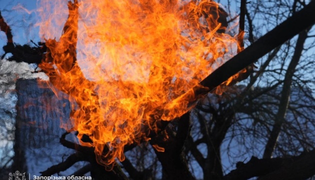 Війська РФ атакували Запоріжжя: у місті виникли пожежі, під ударом - промисловий обʼєкт 