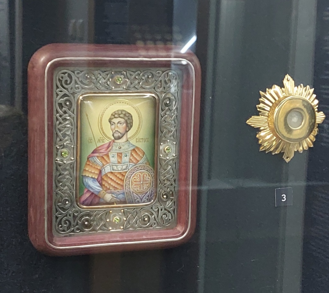 Ікона св. Віктора з часточкою мощів. Колекція подарунків В. Януковича. Національний музей історії України.