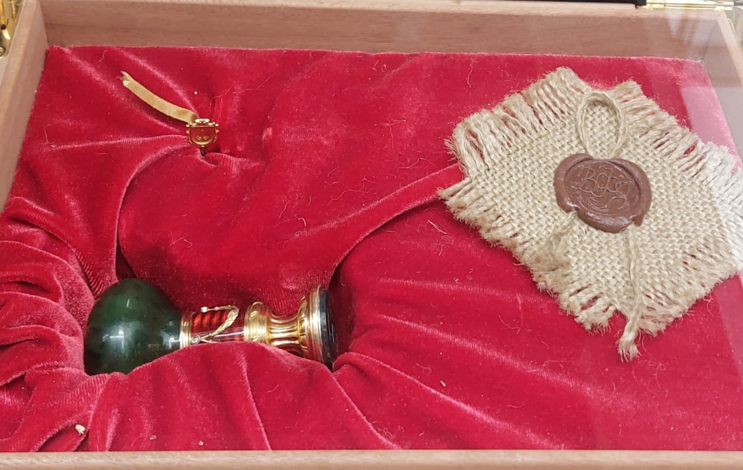 Скринька з печаткою. Фаберже. ХХ ст. Росія. Колекція подарунків В. Януковича. Національний музей історії України. 