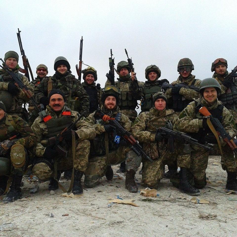 Десантники 8 роти 3-го батальйону 80 оаембр до ротації в аеропорт.