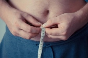 Вікна, що виробляють енергію; зниження ваги у певному віці може викликати запалення мозку; «зимовий» асфальт із водоростей