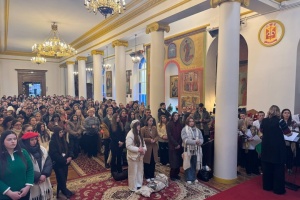 Українська молодь долучилася до літургії соборі святого Володимира Великого в Парижі