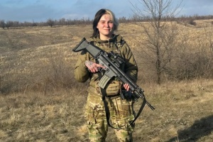 На війні загинула операторка дронів, журналістка і мисткиня Лана Чорногорська