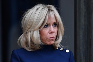 У Франції десятьох людей визнали винними у кібербулінгу Бріжит Макрон