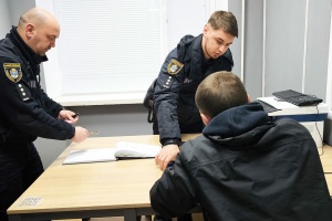 Військовий, який разом зі своєю дівчиною намагався продати немовля, перебував у СЗЧ