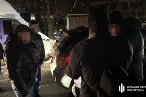 Затримали на «гарячому»: киянин вимагав $100 тисяч у посадовця ТЦК нібито для ДБР