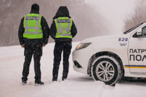 Негода в Україні: з початку доби вже 128 викликів про ДТП, є травмовані