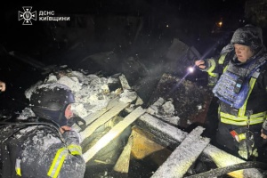 На Київщині після атаки РФ рятувальники деблокували з-під завалів родину у Броварському районі