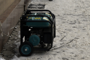 У ДСНС застерігають, що заправляти генератор під час роботи категорично заборонено