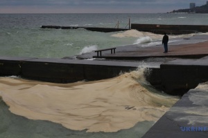 Олія і вогонь війни: чим небезпечні розливи олії у Дніпрі та Одесі