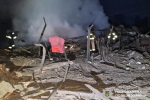 Війська РФ поцілили дроном по будинку на Чернігівщині, поранені двоє цивільних