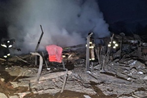 Війська РФ поцілили дроном по будинку на Чернігівщині, поранені двоє цивільних