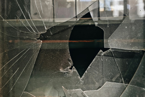 Ракетний удар РФ: в Одесі пошкоджене генконсульство Польщі