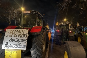 Протести французьких фермерів: 350 тракторів зупинились у Парижі перед Нацасамблеєю