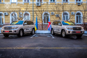 Велика Британія передала українським рятувальникам два броньовані позашляховики