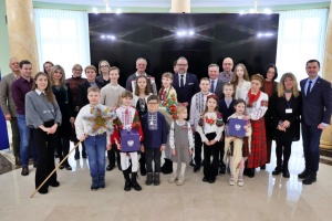 У Польщі дитячий ансамбль «Веселики» завітав з колядками до влади Любліна