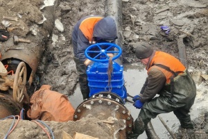 У Миколаєві почали відновлювати водопостачання в три мікрорайони - комунальники завершили ремонт