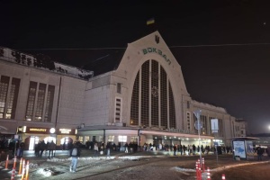 На вокзалах Києва та ще чотирьох великих міст приглушили зовнішнє освітлення