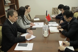 Бережна обговорила з послом Китаю поглиблення гуманітарних обмінів