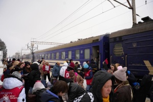 Укрзалізниця торік вивезла з прифронтових територій 11 тисяч людей