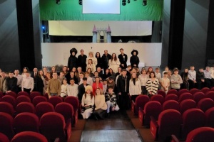 Orphaned Ukrainian children attend “Witch of Konotop” performance in Łódź