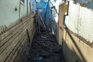 Russian drone explodes between residential buildings in Chernihiv 