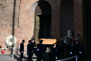 У Римі поховали всесвітньо відомого дизайнера Валентіно Гаравані