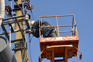 Russian forces attack energy facility in Mykolaiv region, worker injured 