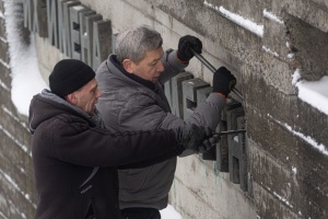 У Музеї війни зі скульптурної галереї прибрали написи російською