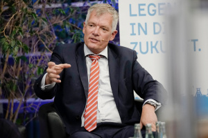 На гібридні дії Росії Європа має відповідати за принципом «око за око» - німецький професор