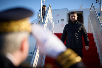 ゼレンシキー宇大統領、パリに到着
