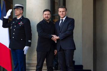 W Paryżu Zełenski i Macron rozmawiali o dostawach rakiet dla obrony powietrznej i dyplomacji