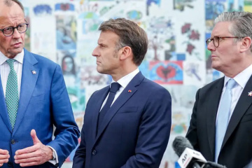 Starmer, Macron y Merz condenan el ataque ruso con Oreshnik contra Ucrania y lo califican como una escalada