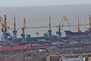 Росіяни поновили морську навігацію в Маріуполі - завезли боєприпаси, вантажать вугілля й зерно