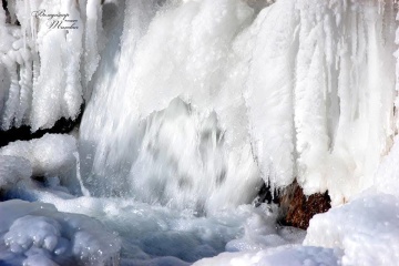На Тернопільщині замерз Джуринський водоспад