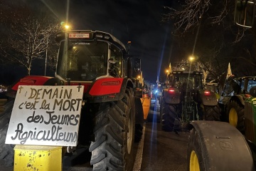 Протести французьких фермерів: 350 тракторів зупинились у Парижі перед Нацасамблеєю