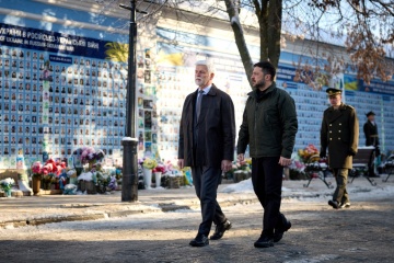 Selenskyj und Pavel gedenken gefallene Soldaten in Kyjiw