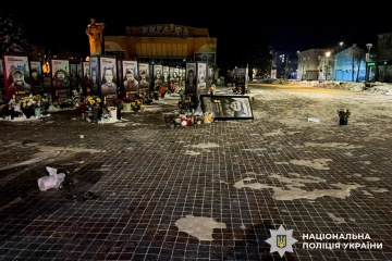 Жительці Рівного оголосили підозру через пошкодження портретів загиблих військових