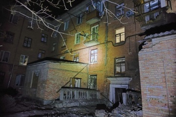 Russian troops attack Nikopol at night: Houses and gas pipeline damaged