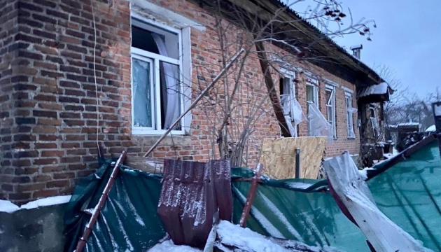 У новорічну ніч росіяни вдарили по житловому району на Чернігівщині, виникла пожежа