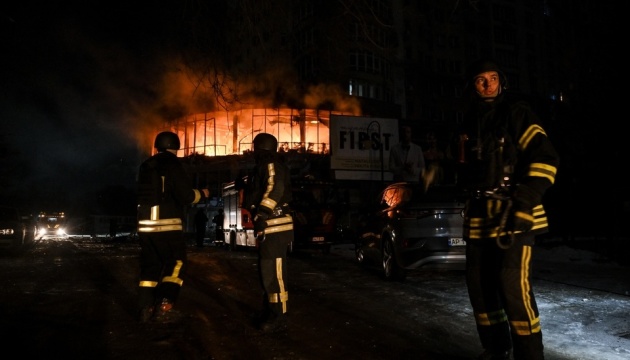 ウクライナ南部ザポリッジャで露軍の無人機攻撃により住宅や商業施設損傷