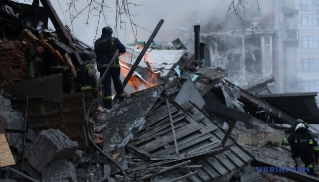 Росіяни вдарили двома ракетами по житловій забудові Харкова: кількість постраждалих зросла до 16