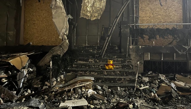 Знайдену під завалами харківської багатоповерхівки жінку ідентифікували як маму загиблого хлопчика