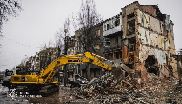 У Харкові тривають аварійно-рятувальні роботи на місці російського удару