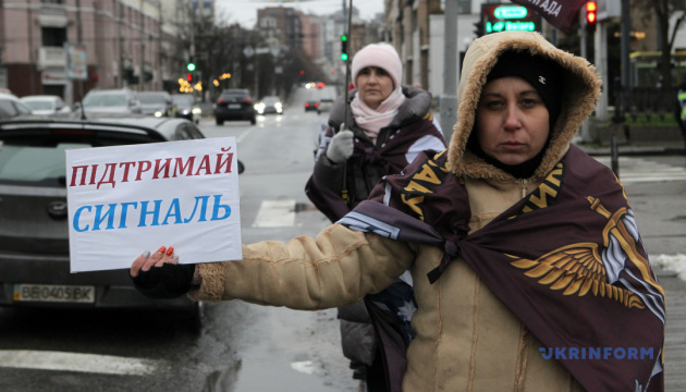 У Дніпрі провели ходу на підтримку полонених і зниклих безвісти / Фото: Микола М’якшиков, Укрінформ 