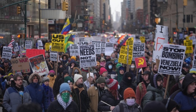 У США відбулися акції протесту та на підтримку дій у Венесуелі