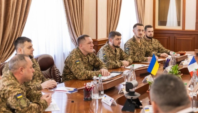 Le commandant de la Garde nationale ukrainienne et le chef de la Gendarmerie française discutent de la coopération technologique
